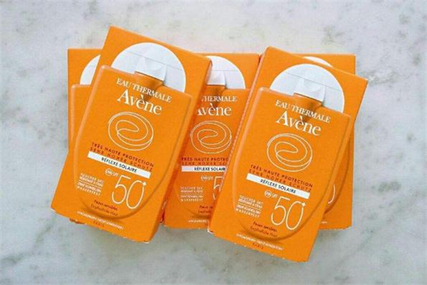 雅漾小金剛怎么查詢真?zhèn)?雅漾小金剛防曬霜保質(zhì)期 雅漾小金剛怎么查詢真?zhèn)?雅漾小金剛防曬霜保質(zhì)期