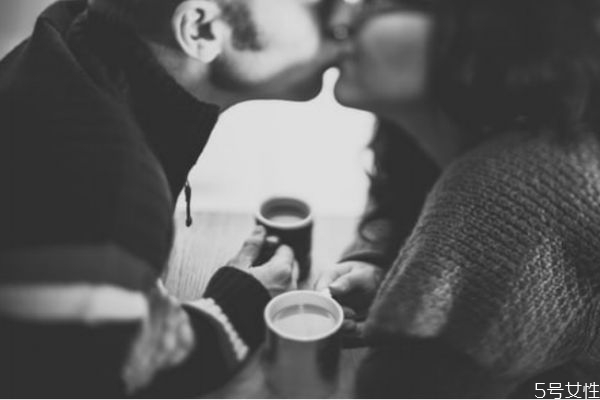 夫妻動(dòng)手打架還能過么 夫妻打架后如何處理 夫妻動(dòng)手打架還能過么 夫妻打架后如何處理