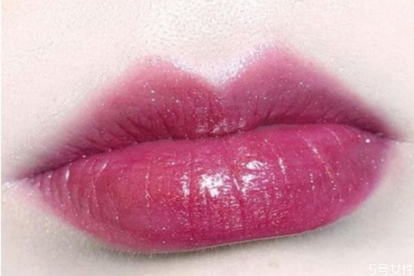 夏天用唇釉還是口紅好 夏天唇釉怎么存放 夏天用唇釉還是口紅好 夏天唇釉怎么存放