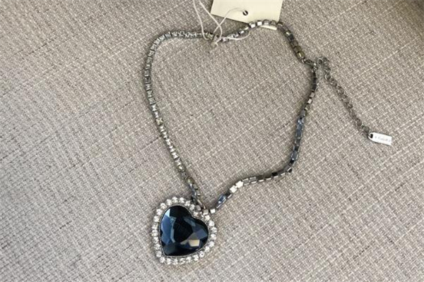 海洋之心項(xiàng)鏈?zhǔn)鞘裁磁谱?海洋之心項(xiàng)鏈多少錢(qián) 海洋之心項(xiàng)鏈?zhǔn)鞘裁磁谱?海洋之心項(xiàng)鏈多少錢(qián)