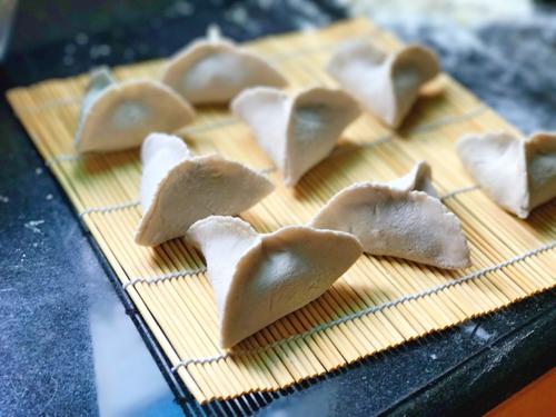 冷凍的芋餃怎么煮 冷凍的芋餃熱水煮還是冷水煮 冷凍的芋餃怎么煮 冷凍的芋餃熱水煮還是冷水煮