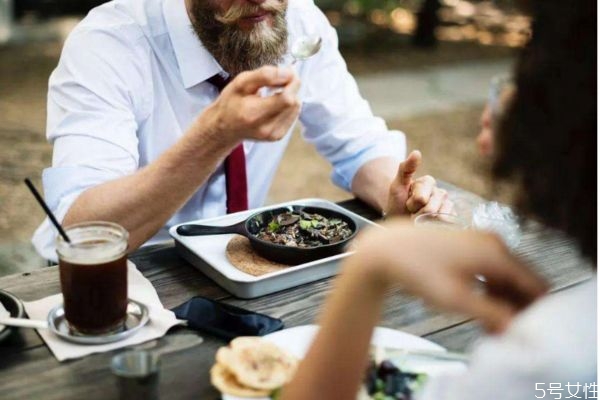 相親怎樣才能避免尬聊 相親怎么聊天才能避免尷尬 相親怎樣才能避免尬聊 相親怎么聊天才能避免尷尬