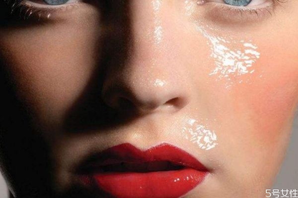 臉部出油怎么改善 臉部出油的解決方法 臉部出油怎么改善 臉部出油的解決方法