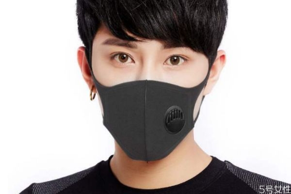 黑口罩和白口罩哪個防曬 黑口罩和白口罩那防曬效果好 黑口罩和白口罩哪個防曬 黑口罩和白口罩那防曬效果好