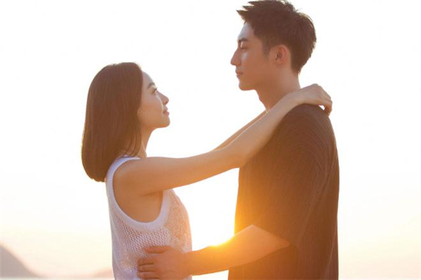 約會女生不愛說話代表什么 約會女生不說話是什么意思 約會女生不愛說話代表什么 約會女生不說話是什么意思