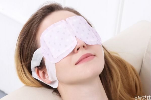 如何消除眼睛哭腫 消除眼睛哭腫方法 如何消除眼睛哭腫 消除眼睛哭腫方法