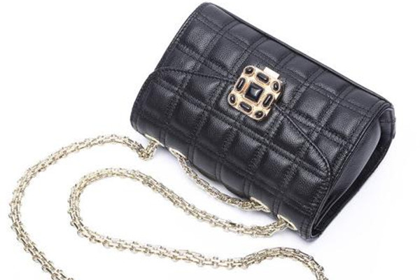 夏季背什么小方包好看 夏季適合背什么顏色的包 夏季背什么小方包好看 夏季適合背什么顏色的包