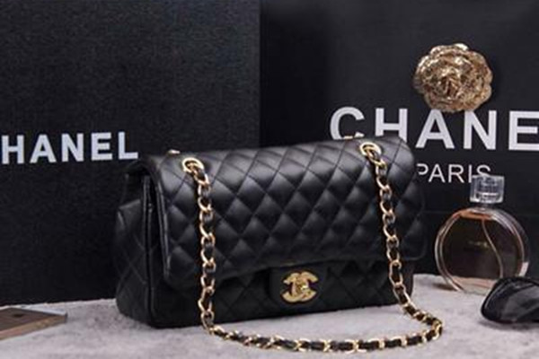 夏季背什么小方包好看 夏季適合背什么顏色的包 夏季背什么小方包好看 夏季適合背什么顏色的包