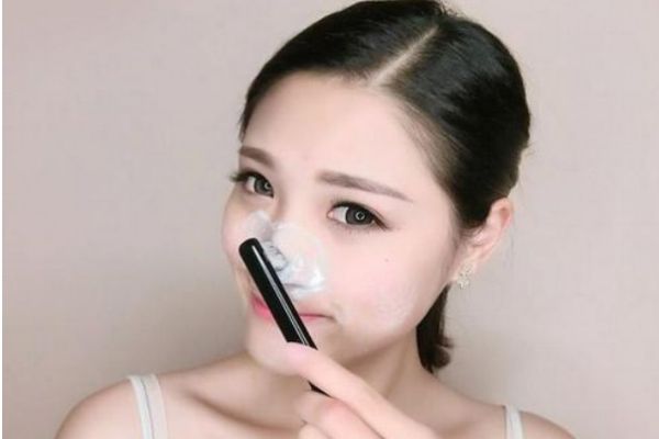 學(xué)生黨應(yīng)該怎么去黑頭 學(xué)生黨去黑頭的方法 學(xué)生黨應(yīng)該怎么去黑頭 學(xué)生黨去黑頭的方法