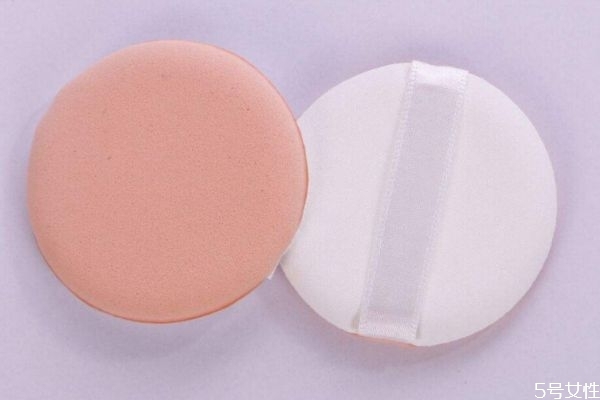 使用粉撲的注意事項 使用粉撲要注意什么 使用粉撲的注意事項 使用粉撲要注意什么