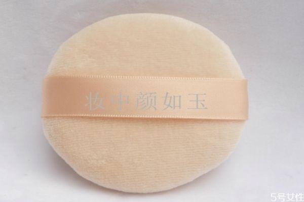 使用粉撲的注意事項 使用粉撲要注意什么 使用粉撲的注意事項 使用粉撲要注意什么