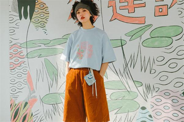 橘色短褲配什么上衣 橘色短褲搭配圖片 橘色短褲配什么上衣 橘色短褲搭配圖片