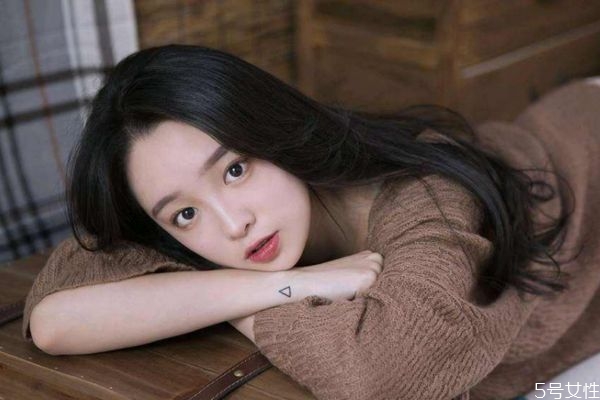 和不愛(ài)你的男生約會(huì)是怎么樣的 男生不愛(ài)你約會(huì)時(shí)的表現(xiàn) 和不愛(ài)你的男生約會(huì)是怎么樣的 男生不愛(ài)你約會(huì)時(shí)的表現(xiàn)