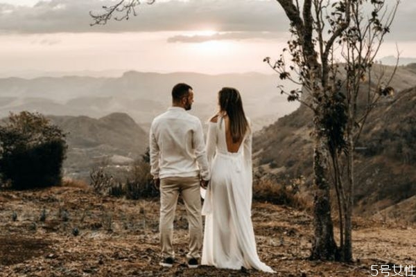 大齡剩女和大齡剩男哪個(gè)好一點(diǎn) 大齡剩女和離婚女怎么選 大齡剩女和大齡剩男哪個(gè)好一點(diǎn) 大齡剩女和離婚女怎么選