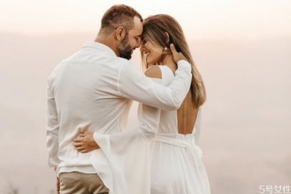 初戀適合結(jié)婚嗎 為什么說初戀很難結(jié)婚 初戀適合結(jié)婚嗎 為什么說初戀很難結(jié)婚