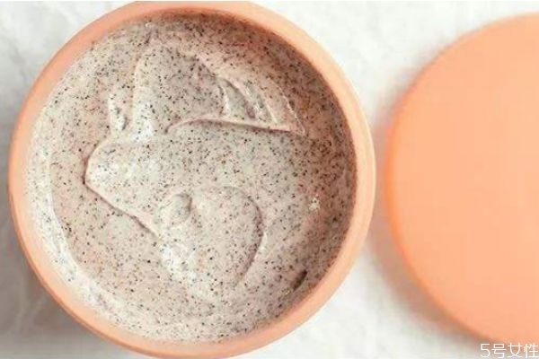 身體磨砂膏可以用在臉上嗎 臉部磨砂膏可以用在身體上嗎 身體磨砂膏可以用在臉上嗎 臉部磨砂膏可以用在身體上嗎