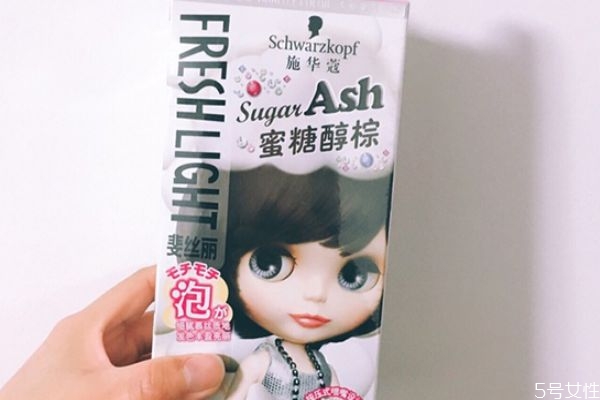 為什么染發(fā)的時(shí)候頭皮痛 長(zhǎng)期使用染發(fā)劑的危害 為什么染發(fā)的時(shí)候頭皮痛 長(zhǎng)期使用染發(fā)劑的危害