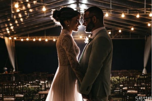 大齡剩女和大齡剩男哪個(gè)好一點(diǎn) 大齡剩女和離婚女怎么選 大齡剩女和大齡剩男哪個(gè)好一點(diǎn) 大齡剩女和離婚女怎么選