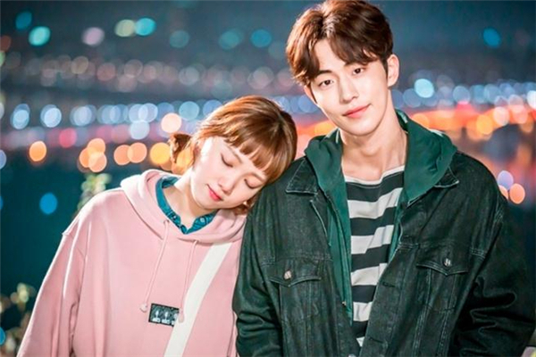 約會時(shí)怎么親到女生 約會時(shí)男生怎么吸引女生