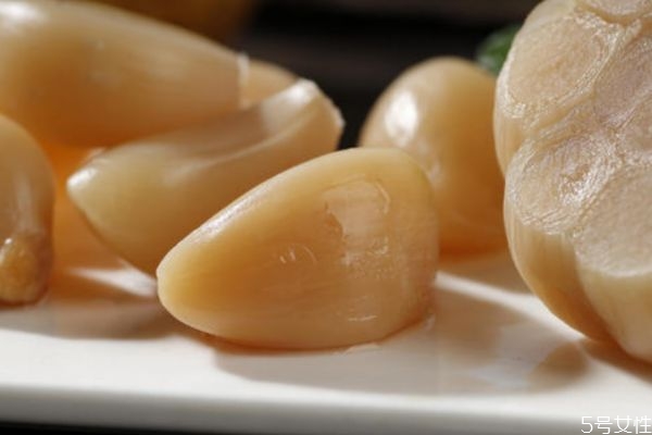 糖醋蒜一般可以存放多久 糖醋蒜的保質期一般是多久 糖醋蒜一般可以存放多久 糖醋蒜的保質期一般是多久