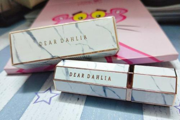 黛麗奧大理石唇釉什么質地 黛麗奧大理石唇釉october好看嗎 黛麗奧大理石唇釉什么質地 黛麗奧大理石唇釉october好看嗎