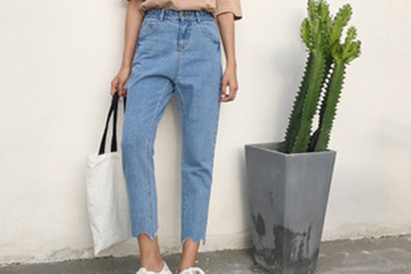 直筒牛仔褲配什么上衣好看 直筒牛仔褲上衣搭配推薦 直筒牛仔褲配什么上衣好看 直筒牛仔褲上衣搭配推薦