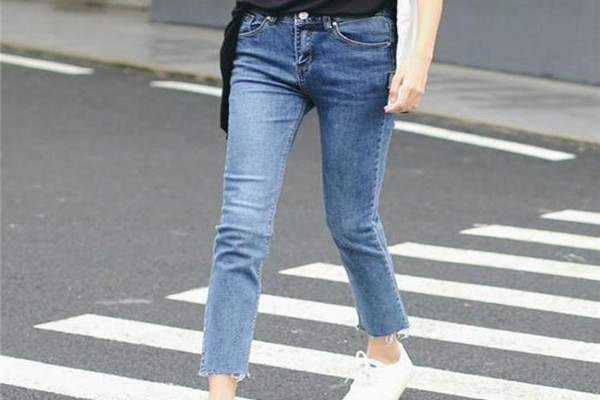 直筒牛仔褲配什么上衣好看 直筒牛仔褲上衣搭配推薦 直筒牛仔褲配什么上衣好看 直筒牛仔褲上衣搭配推薦