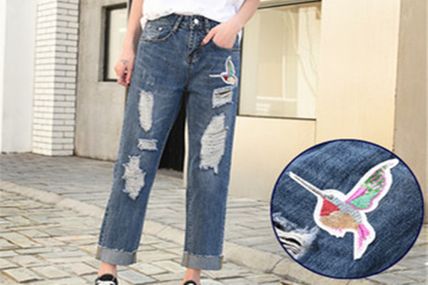 直筒牛仔褲適合什么鞋 直筒牛仔褲搭配什么鞋好看 直筒牛仔褲適合什么鞋 直筒牛仔褲搭配什么鞋好看