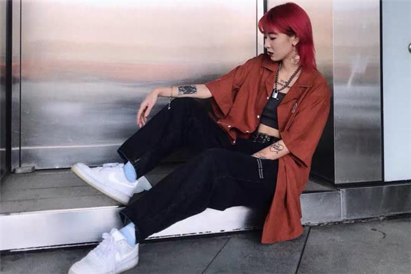 磚紅色襯衫怎么搭配 磚紅色襯衫搭配圖片 磚紅色襯衫怎么搭配 磚紅色襯衫搭配圖片