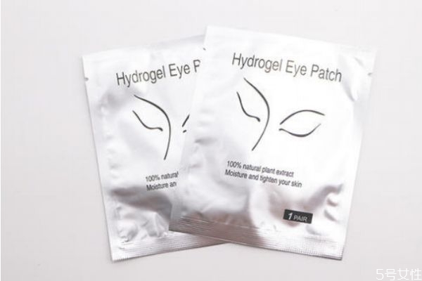 眼部容易暈妝怎么辦 眼部容易暈妝怎么解決 眼部容易暈妝怎么辦 眼部容易暈妝怎么解決