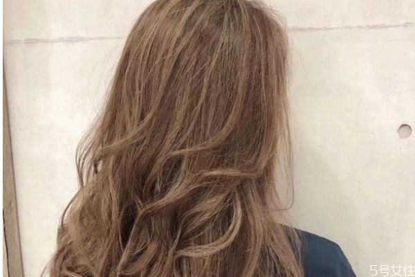 鴨舌帽時候什么發(fā)型的女生 什么發(fā)型的女生時候鴨舌帽 鴨舌帽時候什么發(fā)型的女生 什么發(fā)型的女生時候鴨舌帽