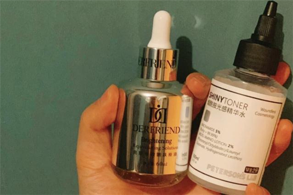 蝶芙蘭銀胖子和olay小白瓶哪個(gè)好 蝶芙蘭銀胖子有酒精嗎 蝶芙蘭銀胖子和olay小白瓶哪個(gè)好 蝶芙蘭銀胖子有酒精嗎