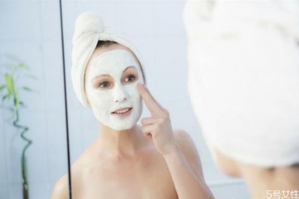 敷完面膜之后可以用精華嗎 敷完面膜后還要用精華嗎 敷完面膜之后可以用精華嗎 敷完面膜后還要用精華嗎