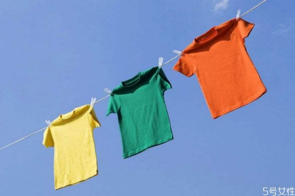 衣服曬黃怎么辦 衣服曬黃怎么解決 衣服曬黃怎么辦 衣服曬黃怎么解決