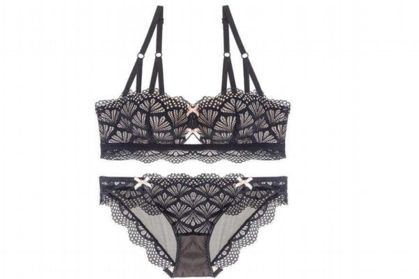 胸罩怎么穿正確 胸罩的正確穿法 胸罩怎么穿正確 胸罩的正確穿法