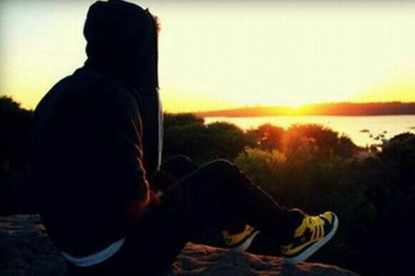 喜歡腳踏兩只船的是怎樣的男人 男人腳踏兩只船的心理 喜歡腳踏兩只船的是怎樣的男人 男人腳踏兩只船的心理