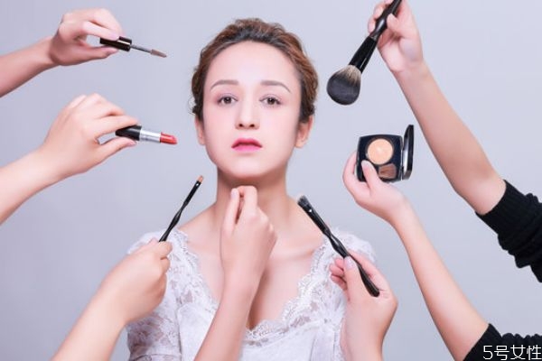 腮紅不顯色的原因 腮紅不顯色怎么處理 腮紅不顯色的原因 腮紅不顯色怎么處理