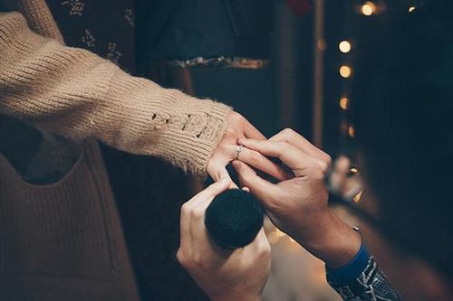 如何讓男人主動向你求婚 讓男生主動求婚的技巧 如何讓男人主動向你求婚 讓男生主動求婚的技巧