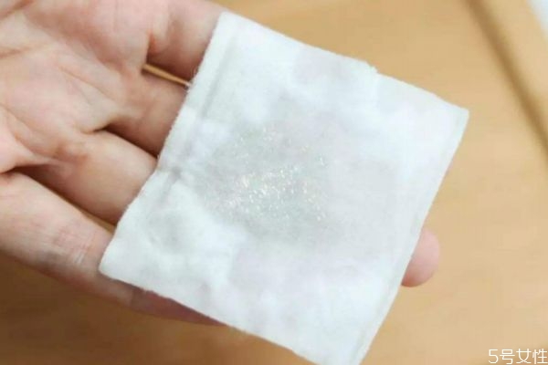 去除草莓鼻的方法 草莓鼻應(yīng)該怎么消除 去除草莓鼻的方法 草莓鼻應(yīng)該怎么消除