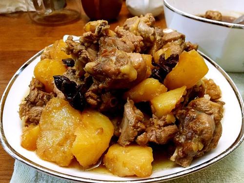 土豆燉鴨肉怎么做好吃 土豆燉鴨肉熱量高嗎 土豆燉鴨肉怎么做好吃 土豆燉鴨肉熱量高嗎