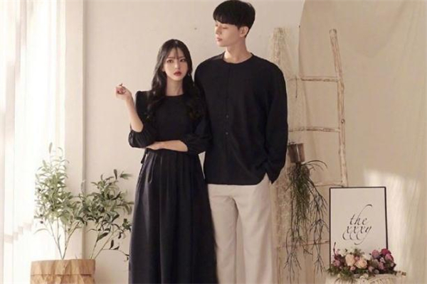 情侶裝什么顏色好看 情侶裝流行什么顏色 情侶裝什么顏色好看 情侶裝流行什么顏色