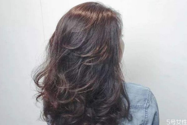 燙頭軟化需要多長時(shí)間 燙頭后多久可以做軟化