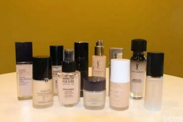 沒帶美妝蛋怎么上粉底 涂粉底沒有美妝蛋怎么辦 沒帶美妝蛋怎么上粉底 涂粉底沒有美妝蛋怎么辦