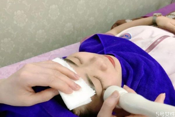 如何讓臉面對電腦不油 讓臉面對電腦不油的方法 如何讓臉面對電腦不油 讓臉面對電腦不油的方法