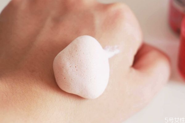 夏季怎么做不脫妝 夏季不脫妝的方法 夏季怎么做不脫妝 夏季不脫妝的方法