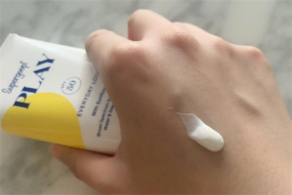 supergoop防曬霜需要卸妝嗎-是物理防曬還是化學(xué)防曬 supergoop防曬霜需要卸妝嗎-是物理防曬還是化學(xué)防曬