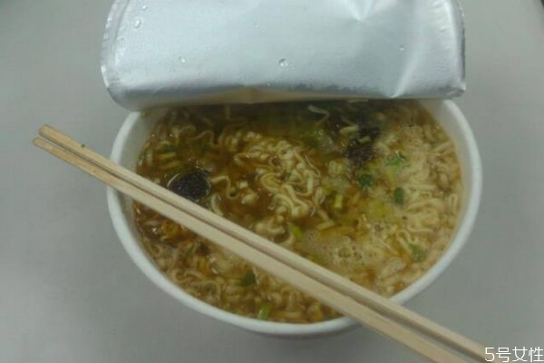 吃泡面會長胖嗎 泡面的熱量高嗎 吃泡面會長胖嗎 泡面的熱量高嗎