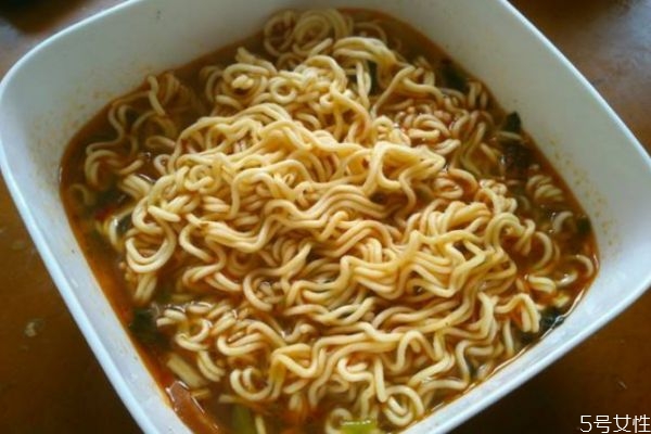 吃泡面會長胖嗎 泡面的熱量高嗎 吃泡面會長胖嗎 泡面的熱量高嗎