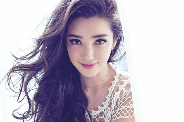 頭發(fā)多還自然卷適合做什么發(fā)型 頭發(fā)多還自然卷適合燙發(fā)嗎 頭發(fā)多還自然卷適合做什么發(fā)型 頭發(fā)多還自然卷適合燙發(fā)嗎