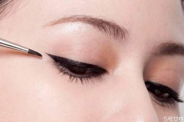 眼睛化妝技巧有哪些 眼睛變大化妝技巧 眼睛化妝技巧有哪些 眼睛變大化妝技巧